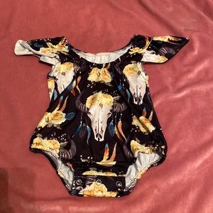 Bullskull Off the shoulder onesie
